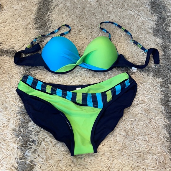 Brand new never worn swim suit - Picture 1 of 2